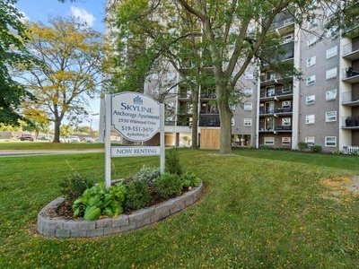 2 Bedroom Apartment Unit Windsor ON For Rent At 1800