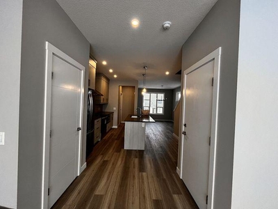 3 Bedroom Apartment Unit Calgary AB For Rent At 2150