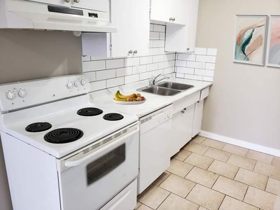 3 Bedroom Apartment Unit Edmonton AB For Rent At 1500