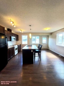3 Bedroom Apartment Unit Edmonton AB For Rent At 1650