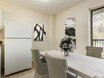 3 Bedroom Apartment Unit Lloydminster SK For Rent At 1385