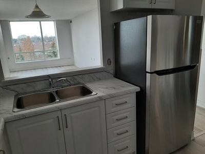 3 Bedroom Apartment Unit Toronto ON For Rent At 2500