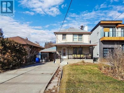 House For Sale In Lawrence Heights, Toronto, Ontario