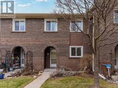 Townhouse For Sale In College Park, Oakville, Ontario