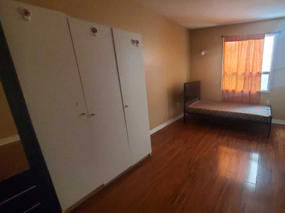 @ 350$ only !!! Big room for girls near sheridan college