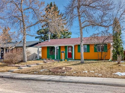 727 Hunterston Road Nw, Calgary, Residential