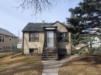 House For Sale In Eastwood, Edmonton, Alberta