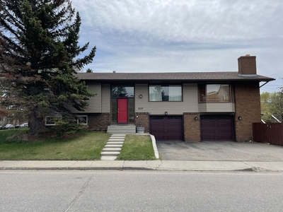 Calgary Pet Friendly House For Rent | Mayland Heights | Spacious inner city 5 bedroom
