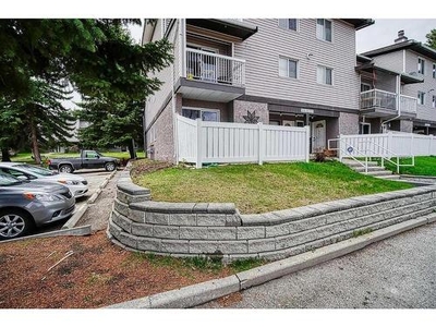 Townhouse For Sale In Forest Heights, Calgary, Alberta