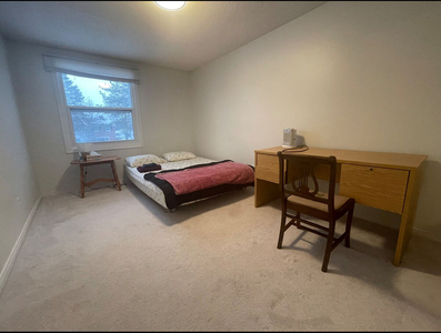 Waterloo Townhouse For Rent | Neat and large furnished room
