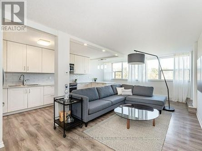 Condo For Sale In South Common, Mississauga, Ontario