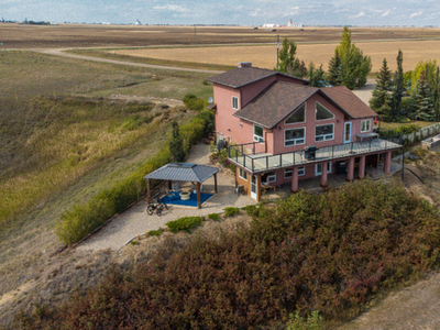 Country Living 16 acres Overlooking the Bow River