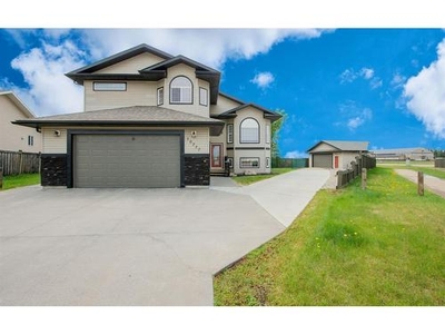 House For Sale In Royal Oaks, Grande Prairie, Alberta
