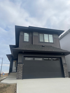 SINGLE FAMILY FRONT ATTACHED PAISLEY SOUTH WEST EDMONTON