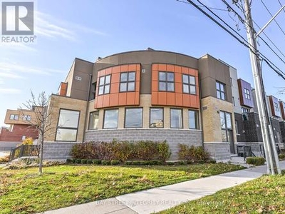 Townhouse For Sale In O'Connor Hills, Toronto, Ontario