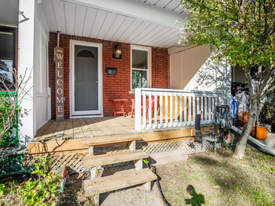 Bright & Spacious! 1-Bed Townhome in the Heart of Oshawa
