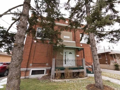House for rent, 2 - 415 Jackson St W, in Hamilton, Canada
