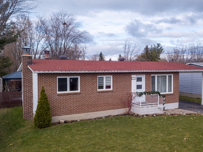 House for sale, 129 Rue Pontbriand, Saint-Constant, QC J5A1J4, CA, in Saint-Constant, Canada