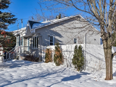 House for sale, 73 18e Avenue, Sainte-Marthe-sur-le-Lac, QC J0N1P0, CA, in Sainte-Marthe-sur-le-Lac, Canada
