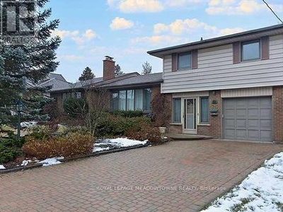 House For Sale In Streetsville, Mississauga, Ontario