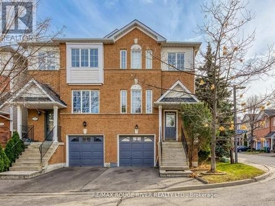 Townhouse For Sale In East Credit, Mississauga, Ontario