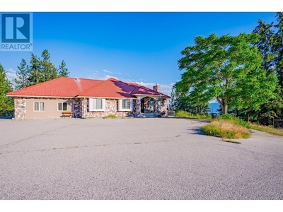5078 Cousins Place, Peachland in Peachland, BC