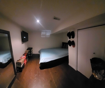 2 room Room for rent in Toronto On, Toronto ON