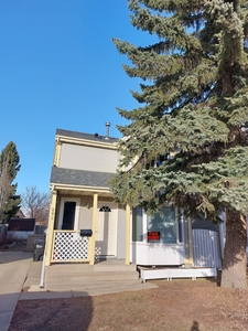 Sherwood Park Pet Friendly House For Rent | 4 Bedroom House in Village