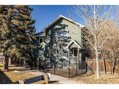 Townhouse For Sale In Richmond, Calgary, Alberta