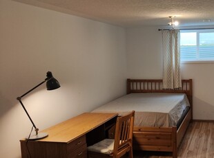 Calgary Room For Rent For Rent | Charleswood | 5 min Walking Distance -Uof