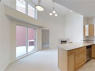 Edmonton Condo Unit For Rent | Oliver | Gorgeous Top Floor 2 Bedroom