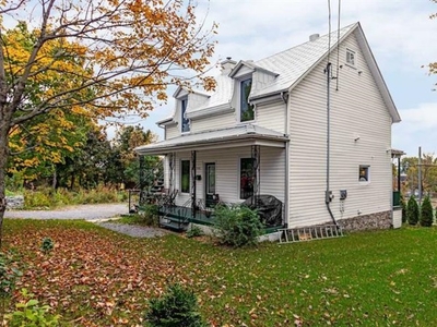 One-and-a-half-storey house for sale (Quebec North Shore)