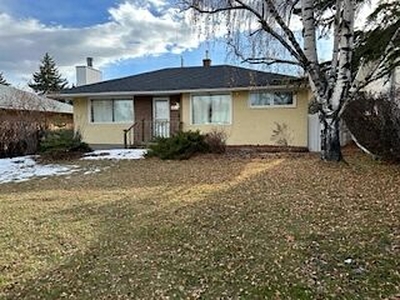 Calgary House For Rent | Glenbrook | Clean and welcoming Glendale Bungalow