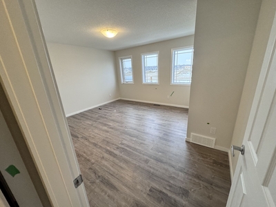 Calgary Pet Friendly Townhouse For Rent | Carrington | Brand New Townhome with 3