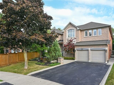 1076 Skyvalley Crescent Oakville, ON L6M 3L2