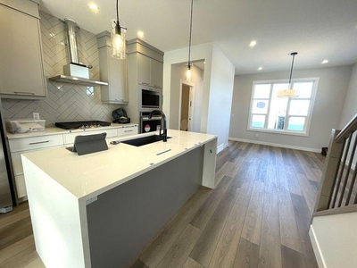 4 Bedroom Apartment Airdrie AB