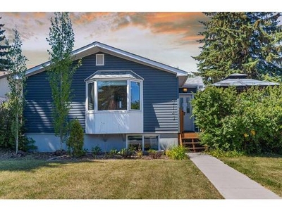 House For Sale In Glenbrook, Calgary, Alberta
