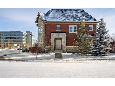 Townhouse For Sale In Douglasdale/Glen, Calgary, Alberta