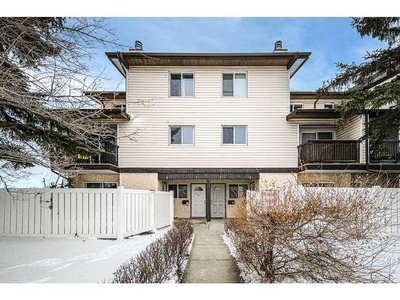 Townhouse For Sale In Forest Heights, Calgary, Alberta