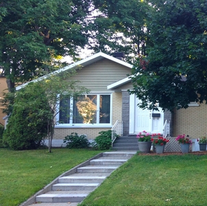 House for sale, 1036 Rue de la Loire, Sainte-Foy/Sillery/Cap-Rouge, QC G1V2Z5, CA , in Québec City, Canada