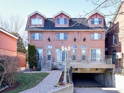 House for sale, 16 - 32 Curzon St, in Toronto, Canada