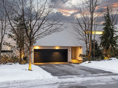 House for sale, 609 Rue Bauhaus, Estrie, Quebec, in Granby, Canada