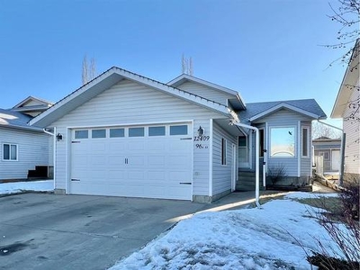 House For Sale In Crystal Ridge, Grande Prairie, Alberta
