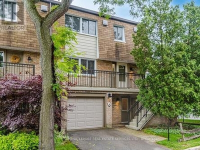 Townhouse For Sale In Bronte, Oakville, Ontario