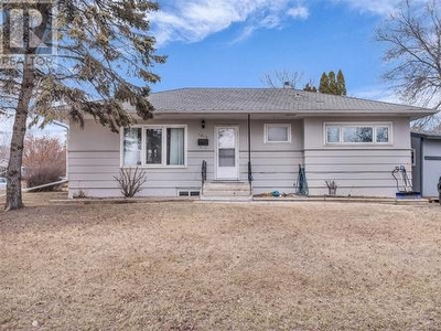 House For Sale In Holliston, Saskatoon, Saskatchewan