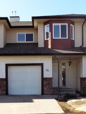 GREAT 3 BED 1.5 BATH, 2 STOREY TOWNHOUSE W/ ATTACHED GARAGE IN T