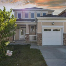 Large 3 Bedroom + Den Home in Airdrie