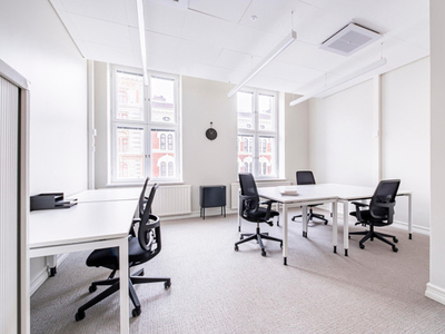 Book open plan office space for businesses of all sizes in Comme