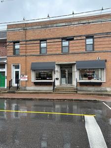 Commercial & Office space for rent in Pointe-Claire Village