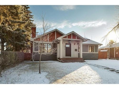 House For Sale In Glamorgan, Calgary, Alberta